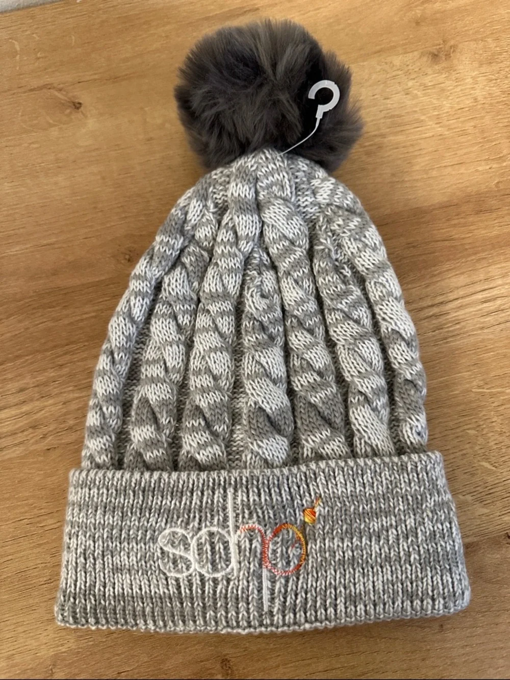 NWT New Era Soho Knitted Pom Winter Hat (2)